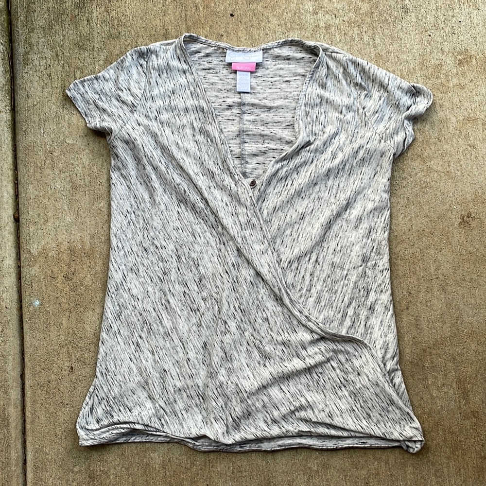 Jessica Simpson nursing shirt